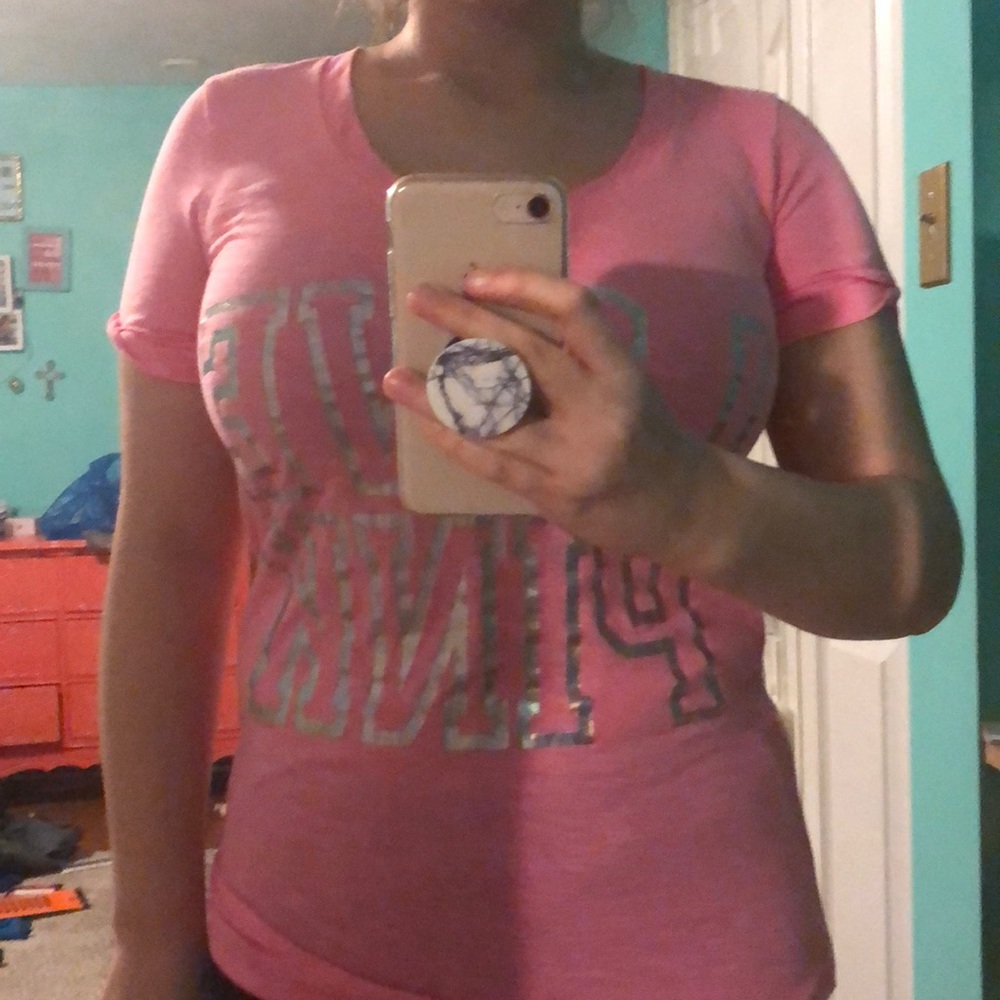 Pink (vs) T-shirt